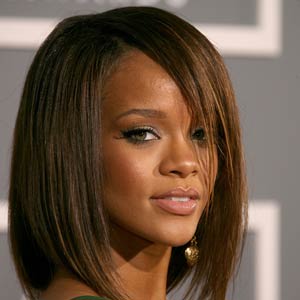 Shoulder-length-bob-Rihanna
